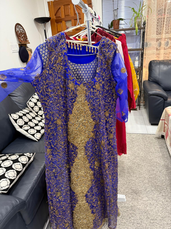 Embroidered Pakistani Shalwar Kameez Collection (5 Dresses) - photo 3