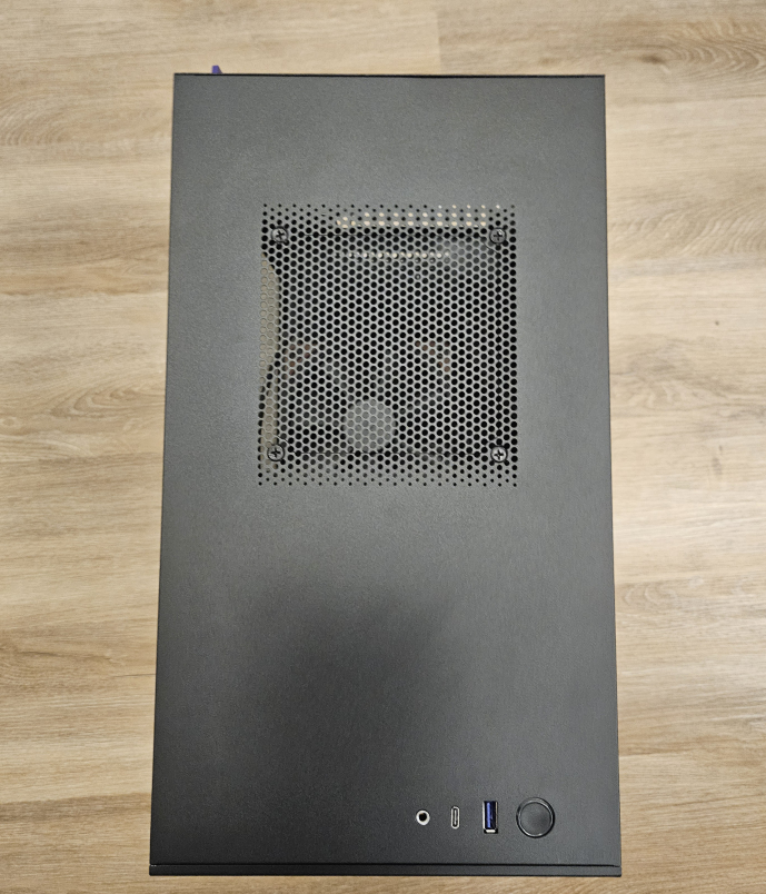 NZXT H210i - ITX PC Case - photo 2