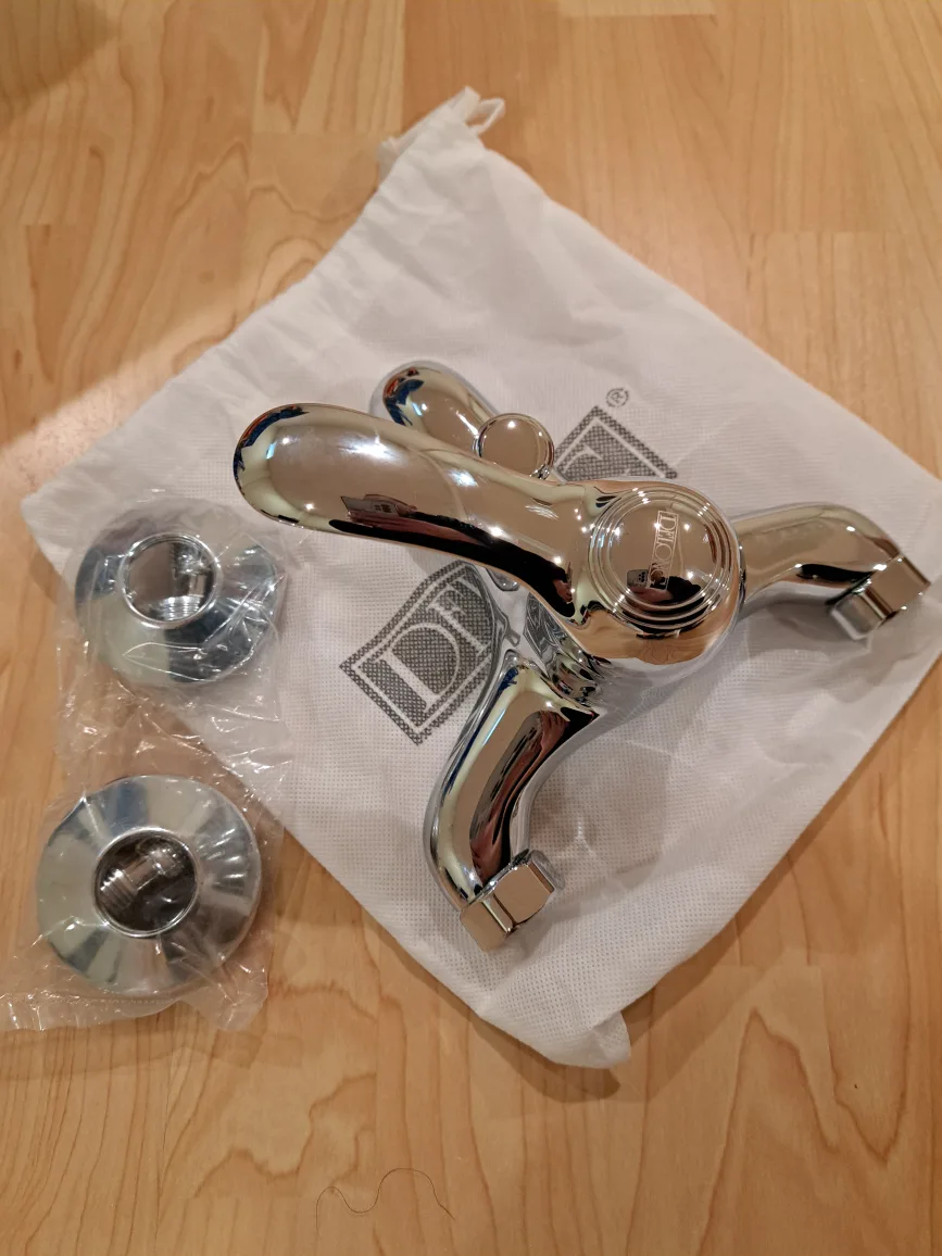 Delong Chrome Two-Handle Lavatory Faucet image indicator(3)