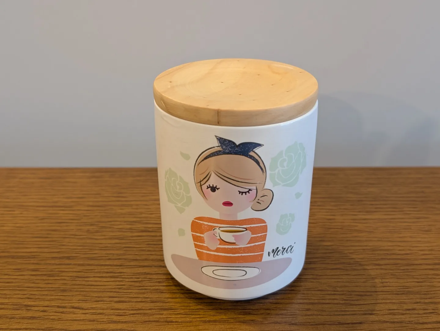 NEW: White Garden Candle with Wooden Lid thumbnail