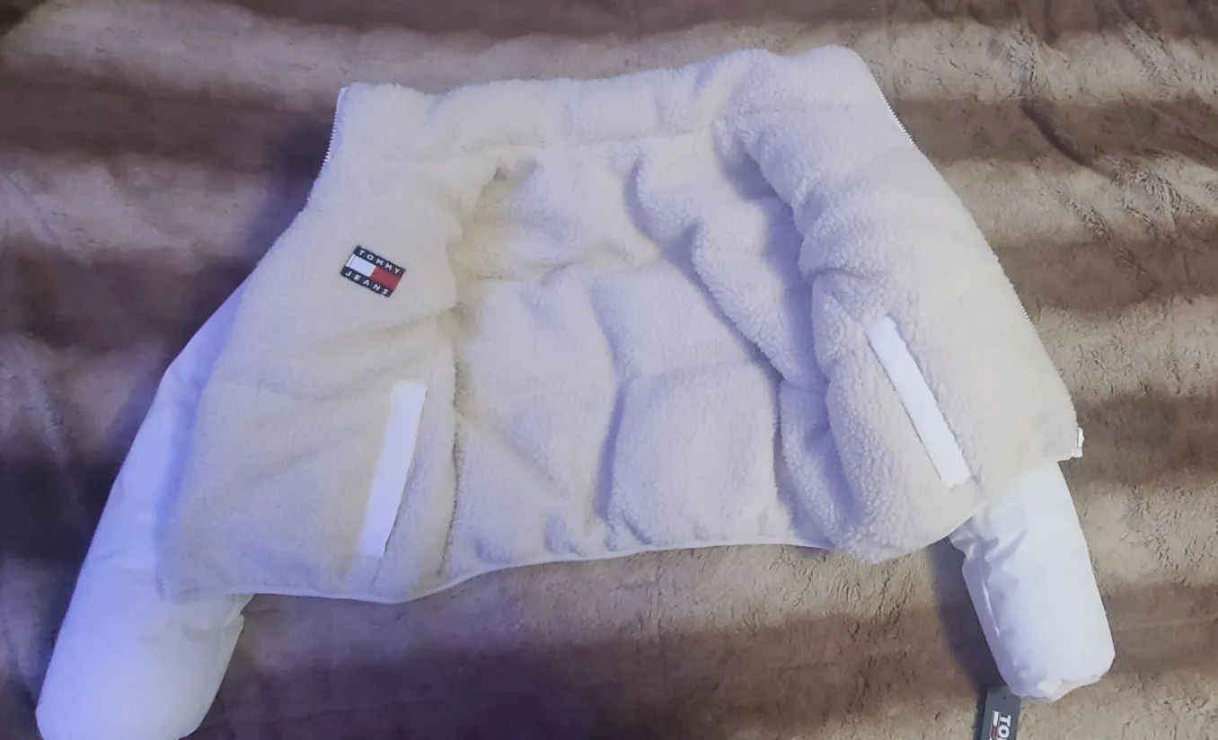 Brand new with tags Tommy Jeans White Puffer Jacket 💚 image indicator(2)