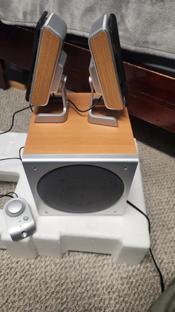 Logitech 2.1 Speaker System - New in Box image indicator(3)