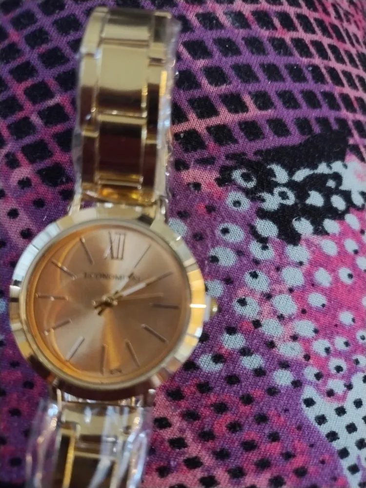 Women's Watch Bundle - Gold Tone Metal Band & Pink Leather Band image indicator(4)