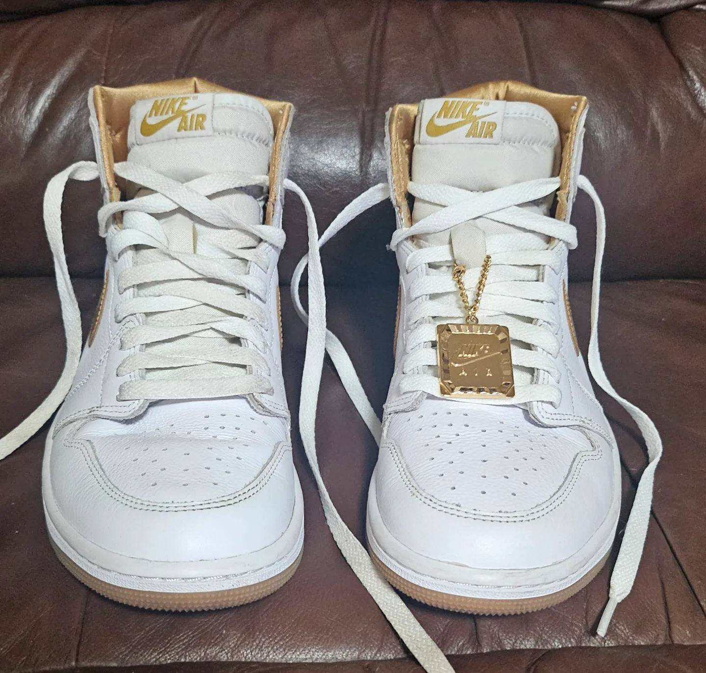 size 7.5, Nike Air Jordan 1 High OG Gold Medal image indicator(2)