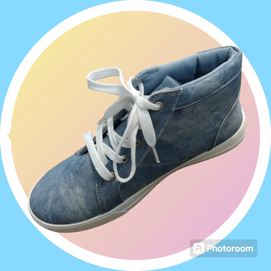 NEW Sz 8 Avon Cushion Walk Cushioned Insoles Sneakers image indicator(7)