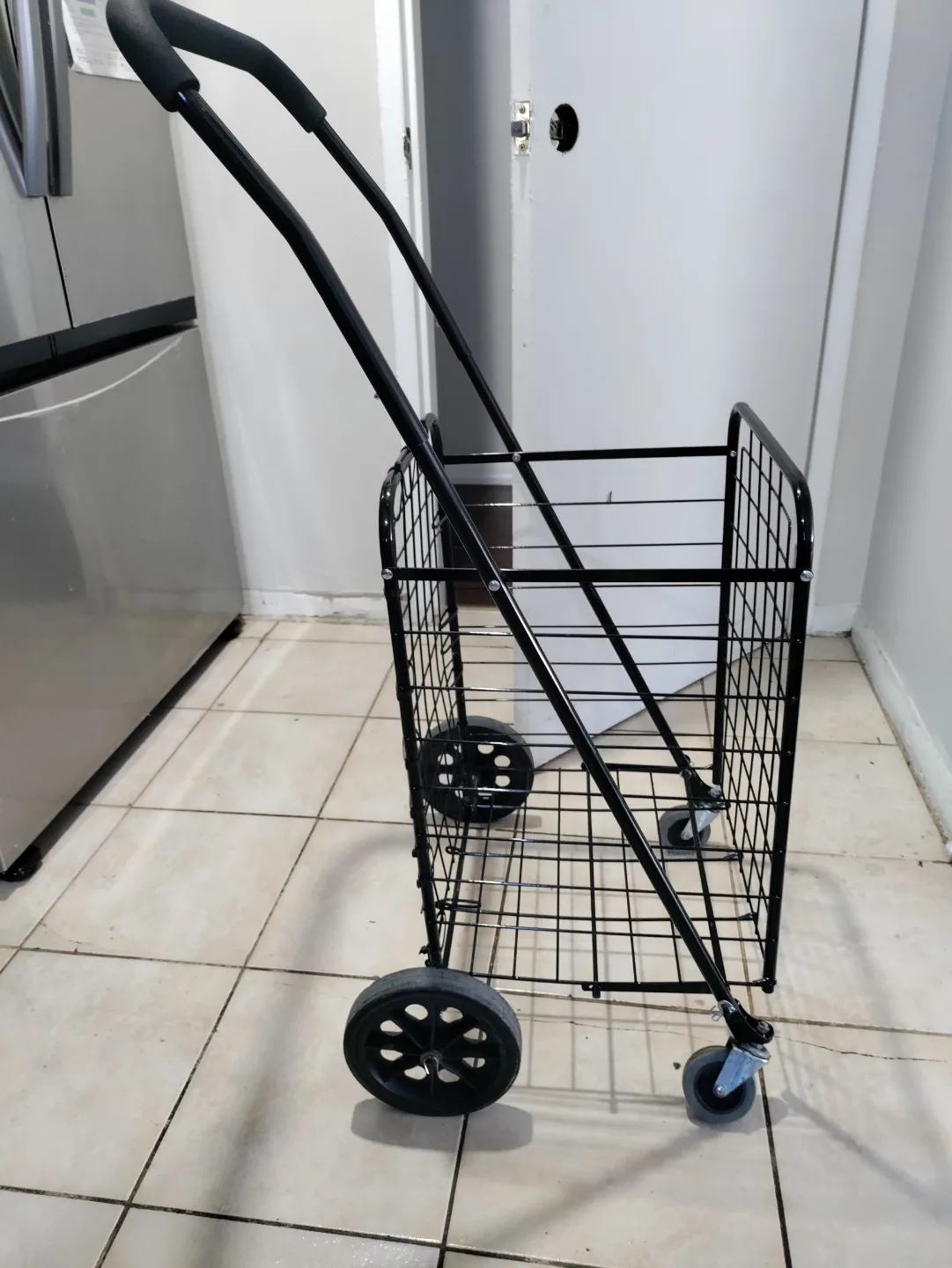 Black Metal Shopping Cart image indicator(2)