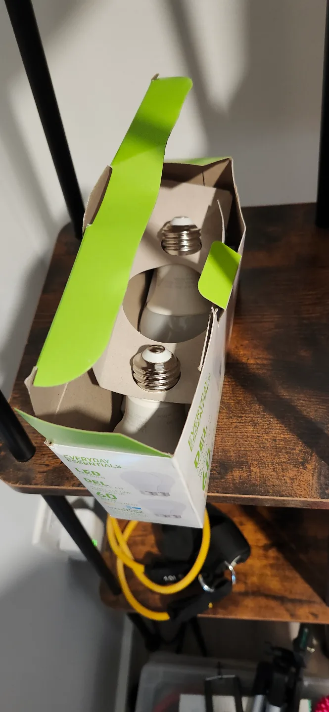 Lamp with two shelves like new condition image indicator(5)