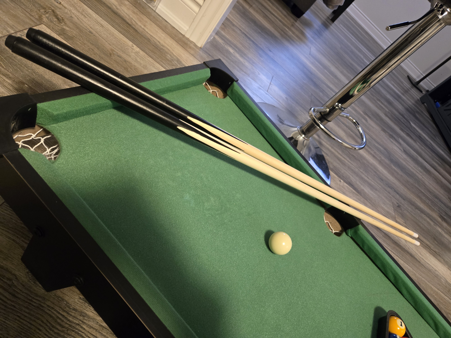 Mini Pool Table with 2 Cues and Balls