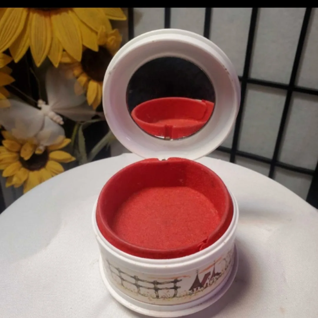 Vintage Lady-Mate Lovely Music Box image indicator(2)