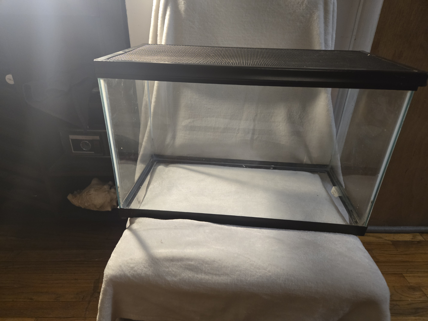 10 Gallon Glass Aquarium Tank with Mesh Lid - photo 3