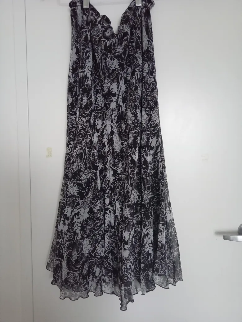 VAMP Black and White Floral Midi Skirt thumbnail