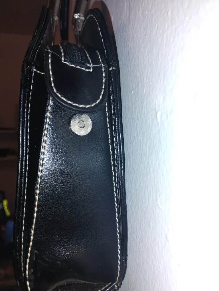 Authentic Gucci Black Leather Handbag image indicator(4)
