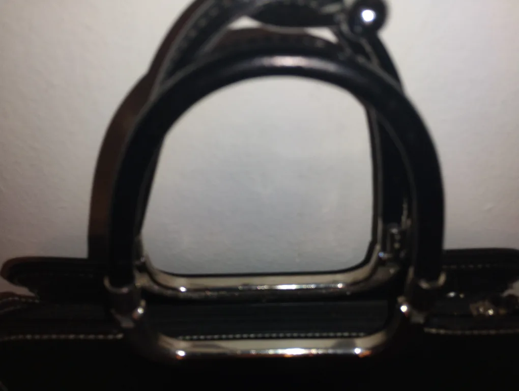 Authentic Gucci Black Leather Handbag image indicator(8)