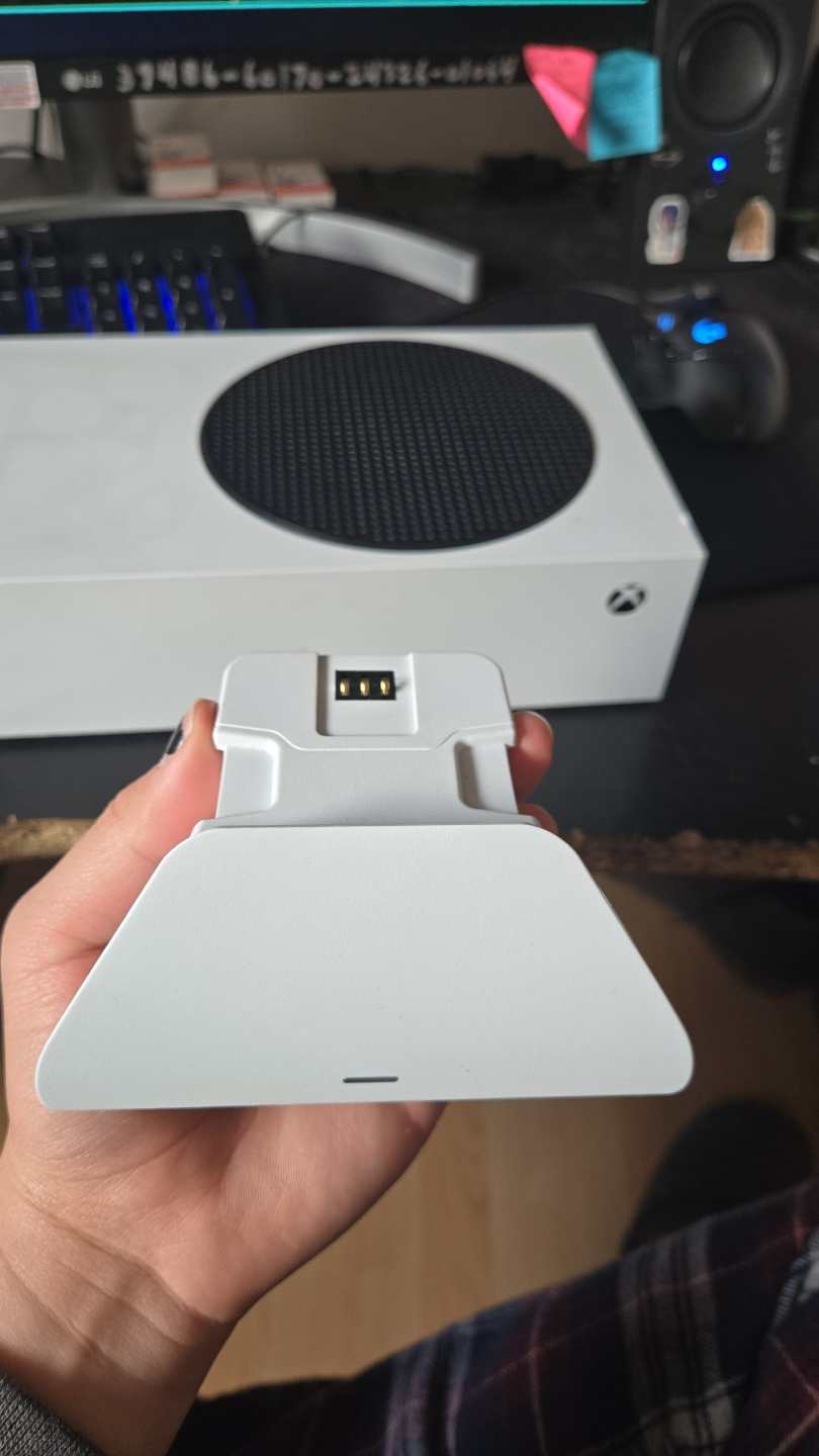 Xbox Series S Console with Razer Controller Charging Dock - photo 4