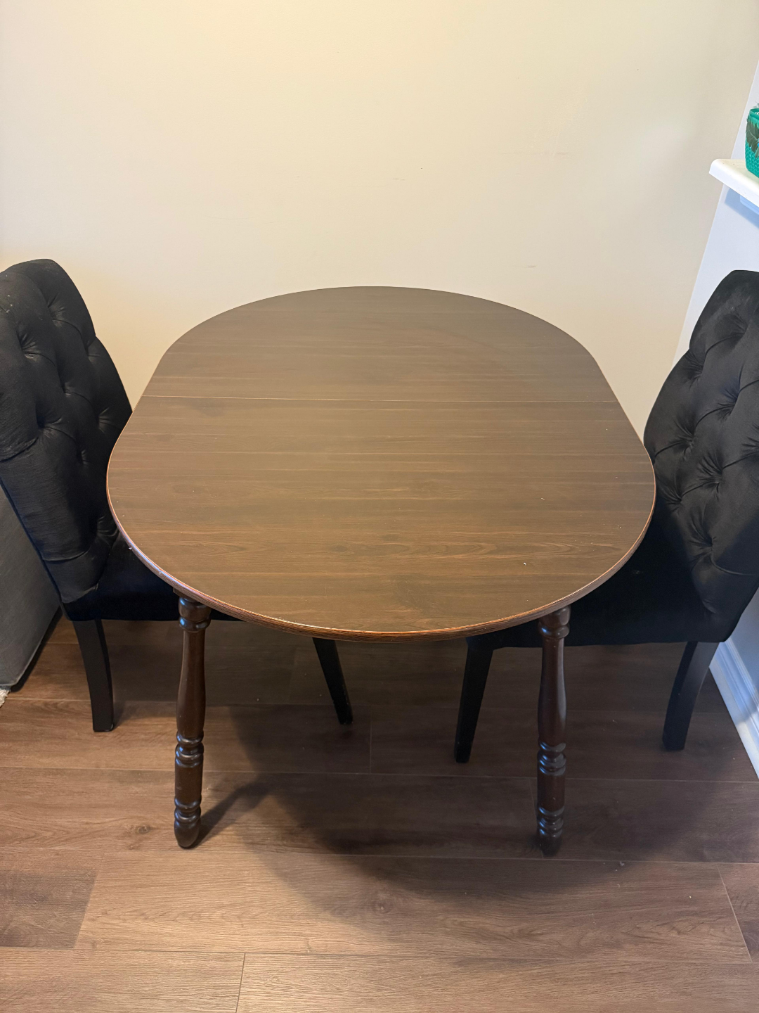 Small Oval shape dining table can fit four and two chairs - photo 3