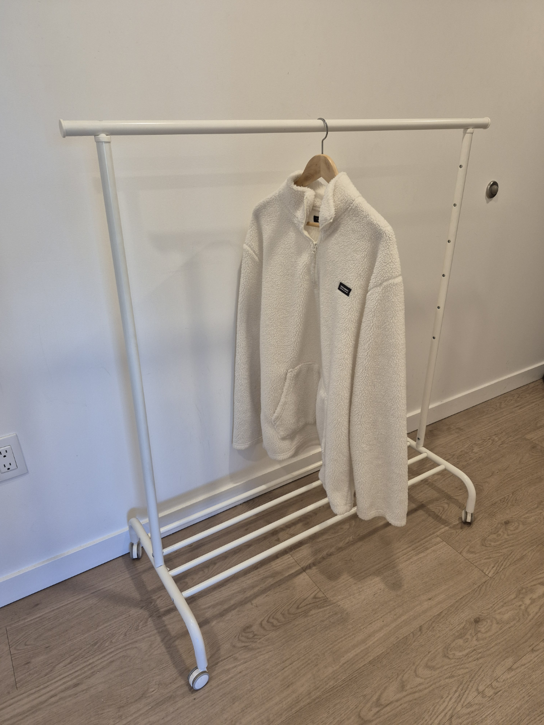 💚 White Garment Rack with Wheels - photo 2