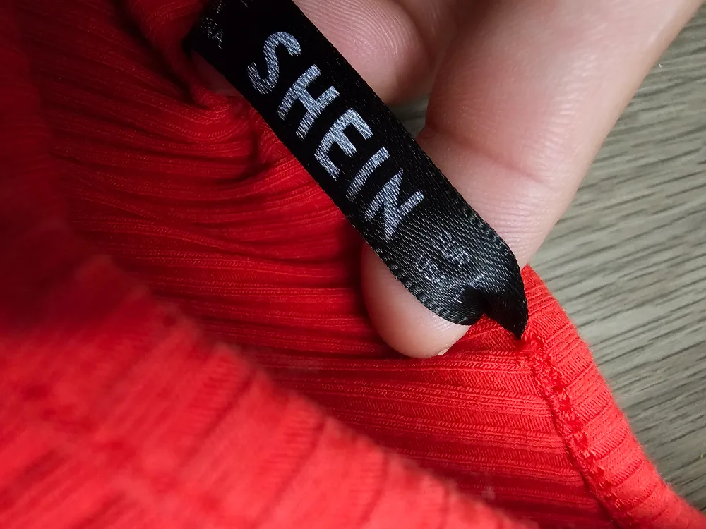 Red SHEIN One Shoulder Ribbed Crop Top image indicator(3)