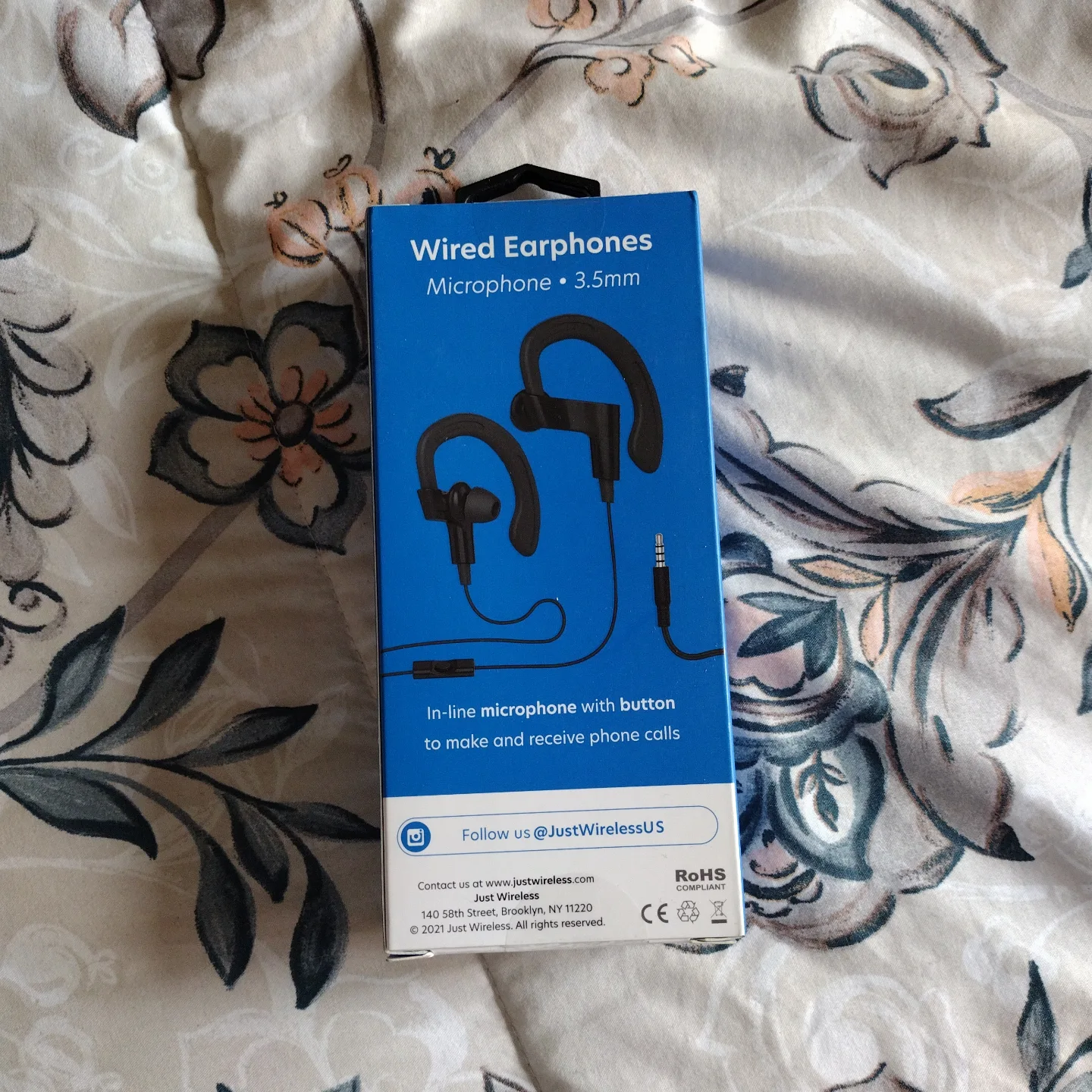 Earphones with Microphone image indicator(2)