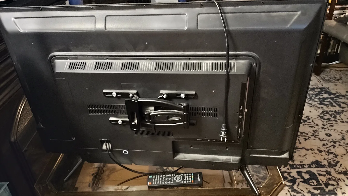 Technicolor 40 inch TV with Stand and Wall Mount image indicator(2)