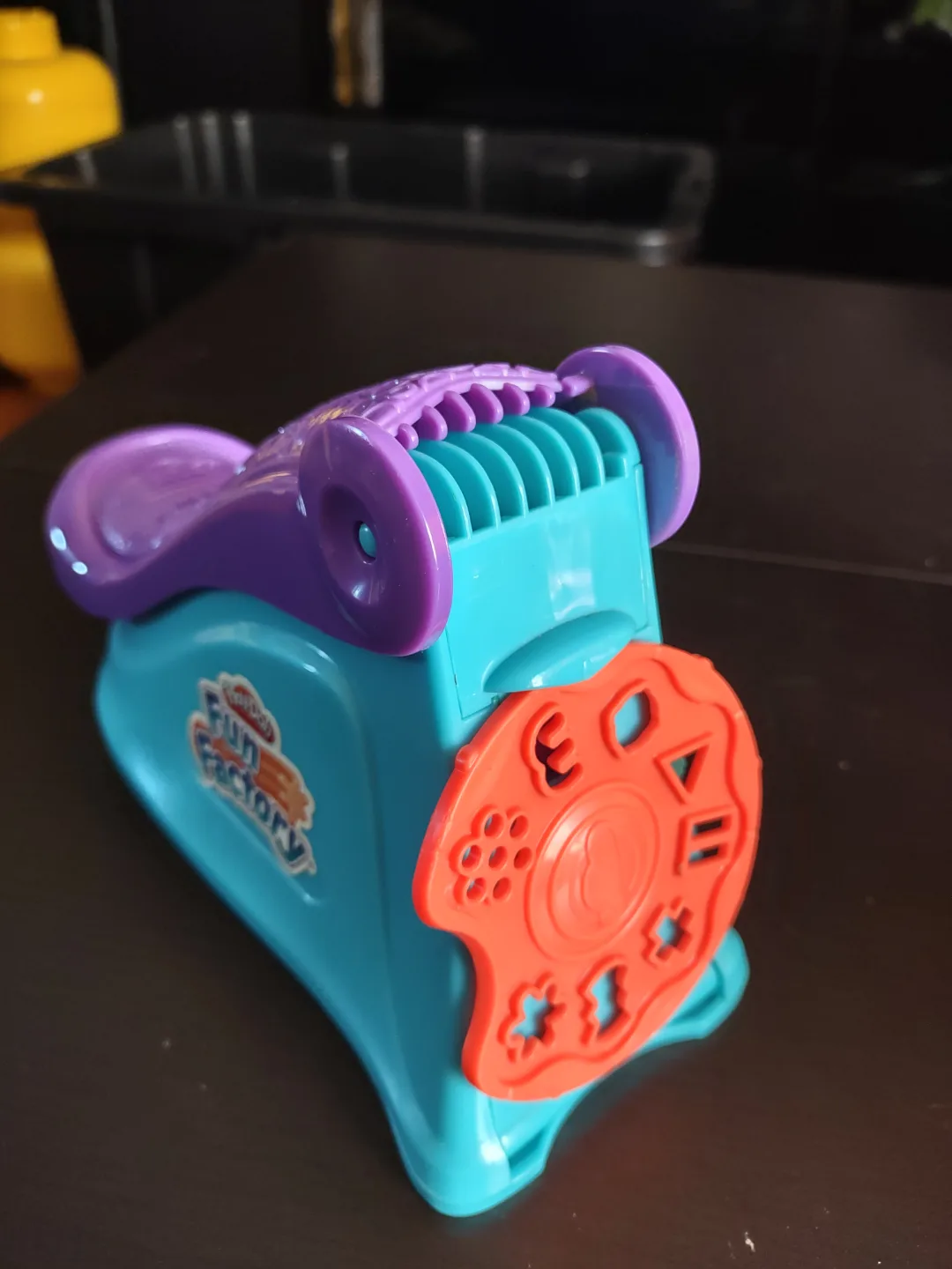 Play-Doh Fun Factory & Burger Shop Playset image indicator(3)