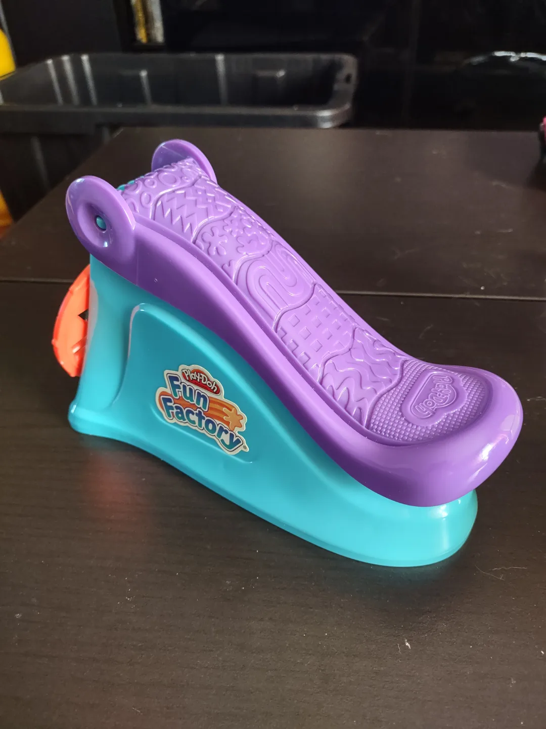 Play-Doh Fun Factory & Burger Shop Playset image indicator(4)