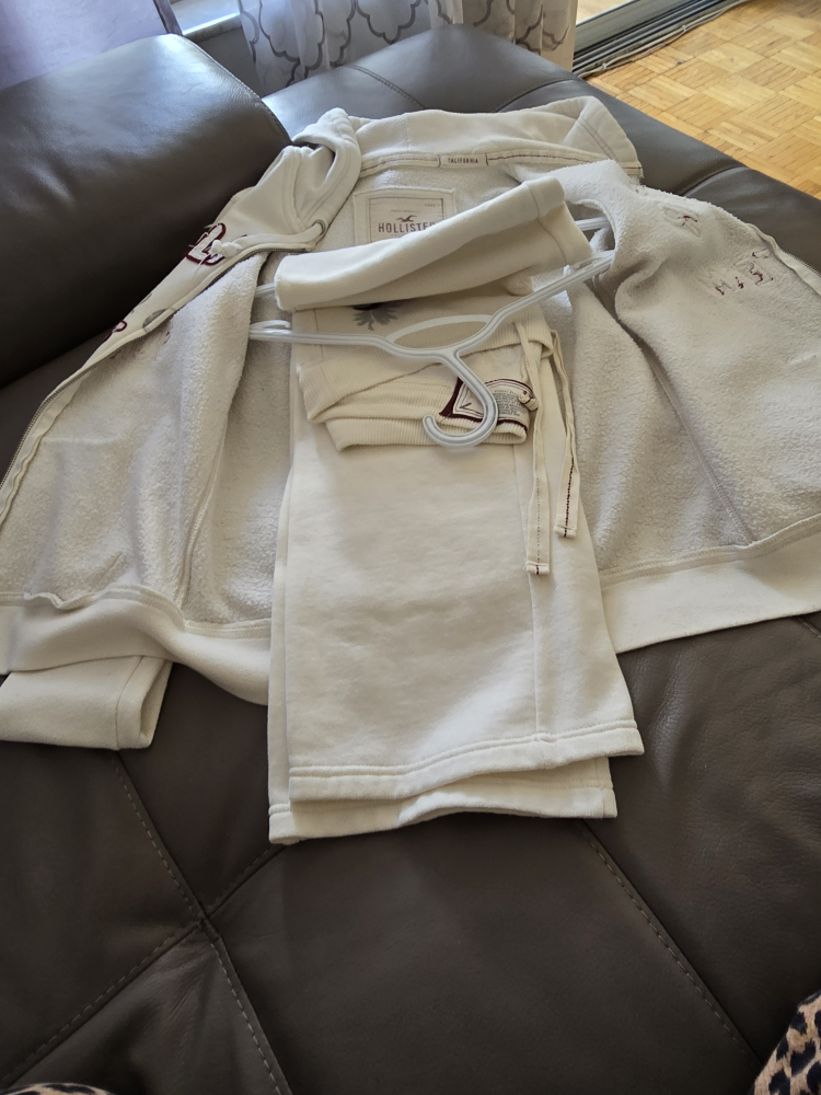Hollister Co. Women's Size Large Off-White Hoodie and Joggers - photo 5