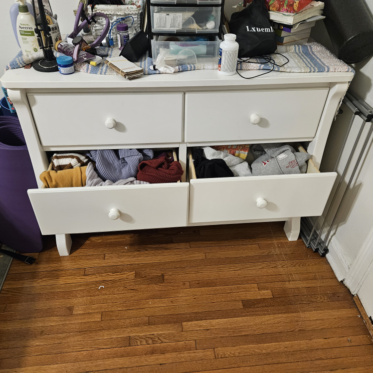 White Wooden Six-Drawer Dresser