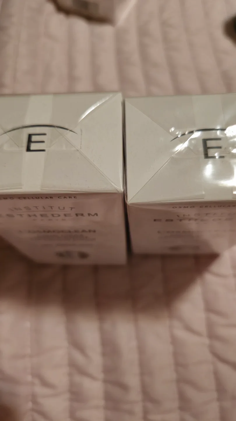 Two Institut Esthederm L'OsmoClean Deep Pore Cleanser image indicator(2)