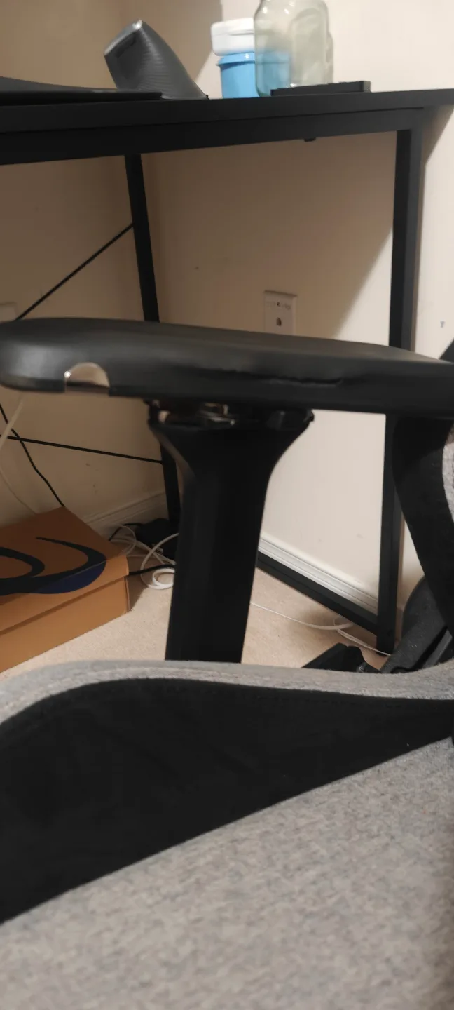 Secretlab Omega Gaming Chair - SoftWeave Plus Fabric image indicator(2)