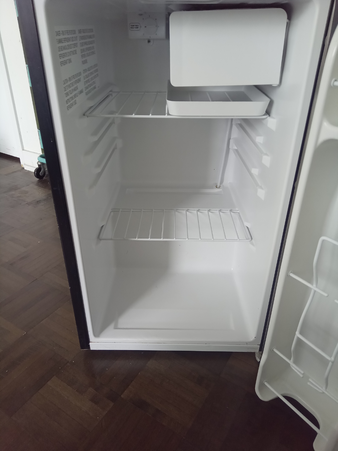 Cuisinart Compact Refrigerator - photo 3