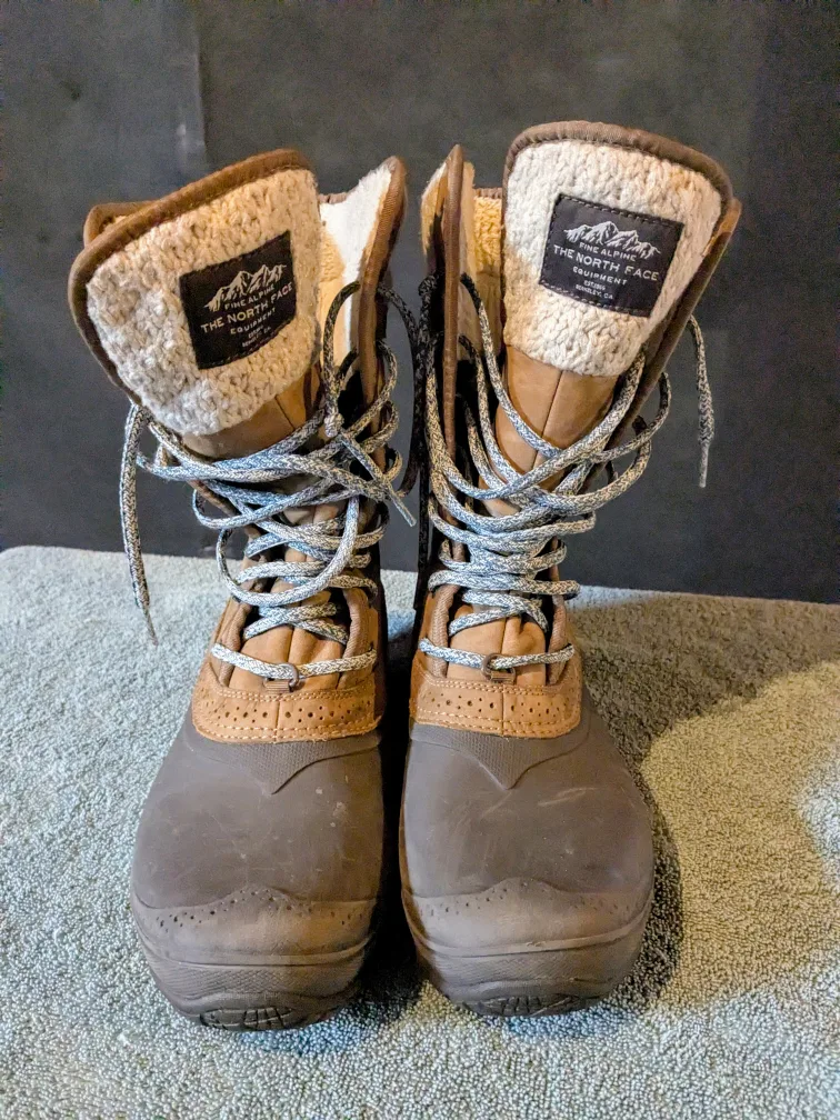 The North Face Women's Winter Boots image indicator(2)