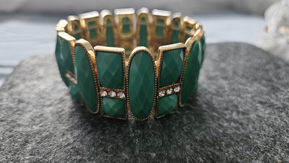 Stunning Green & Gold Stretch Bracelet