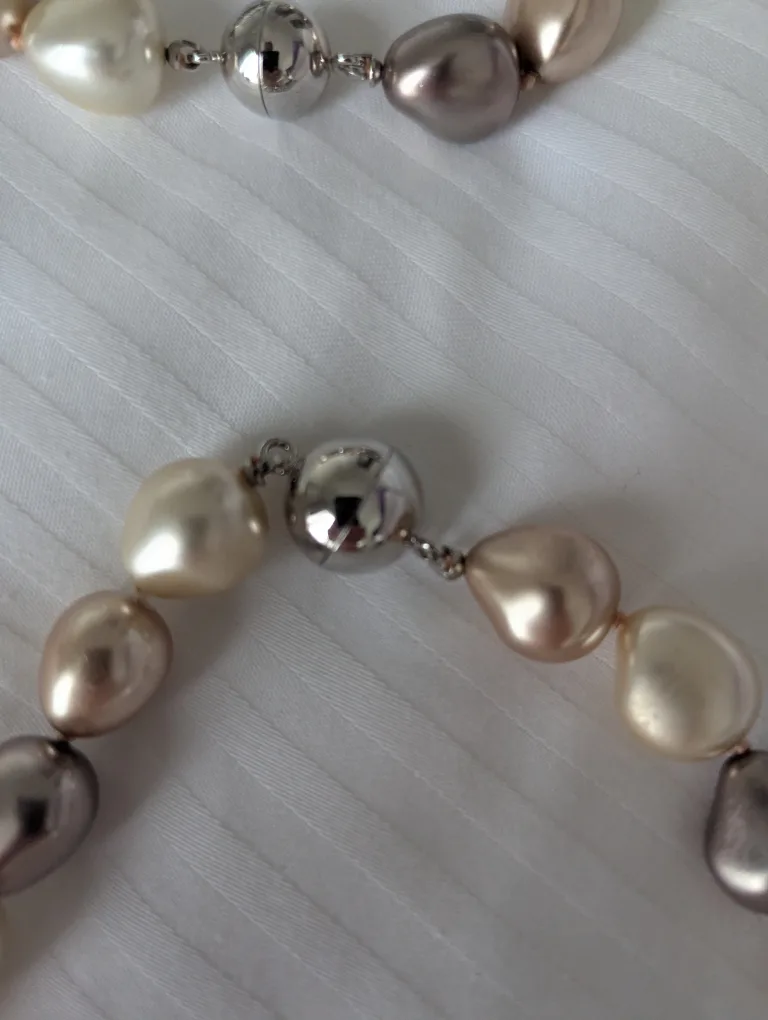 Elegant Pearl Necklace , bracelet and Earring Set image indicator(3)