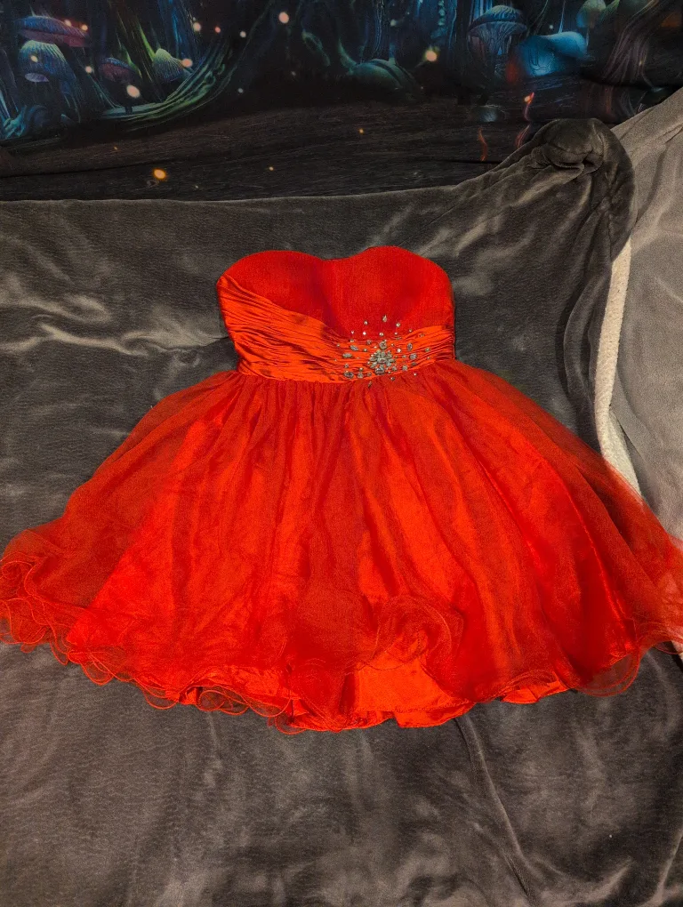 Stunning Red Strapless Cocktail/Prom Dress thumbnail