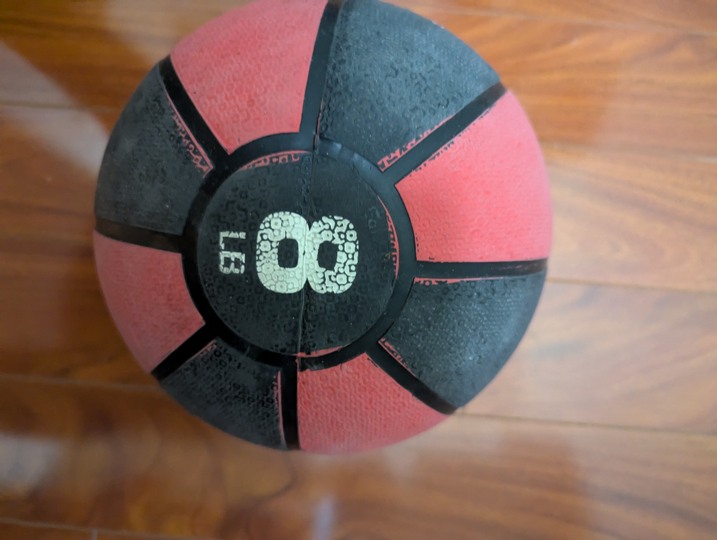 Amazon Basics 8lb Medicine Ball - photo 2