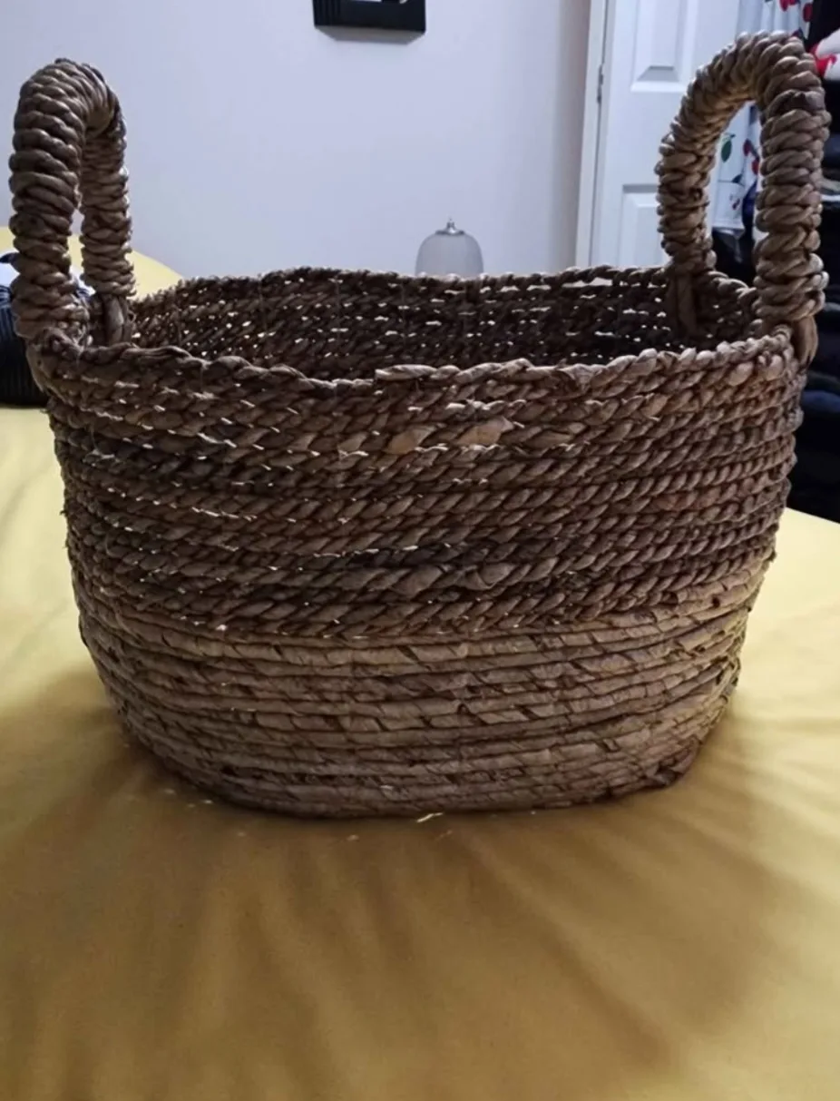 High-quality Wicker basket with handles thumbnail