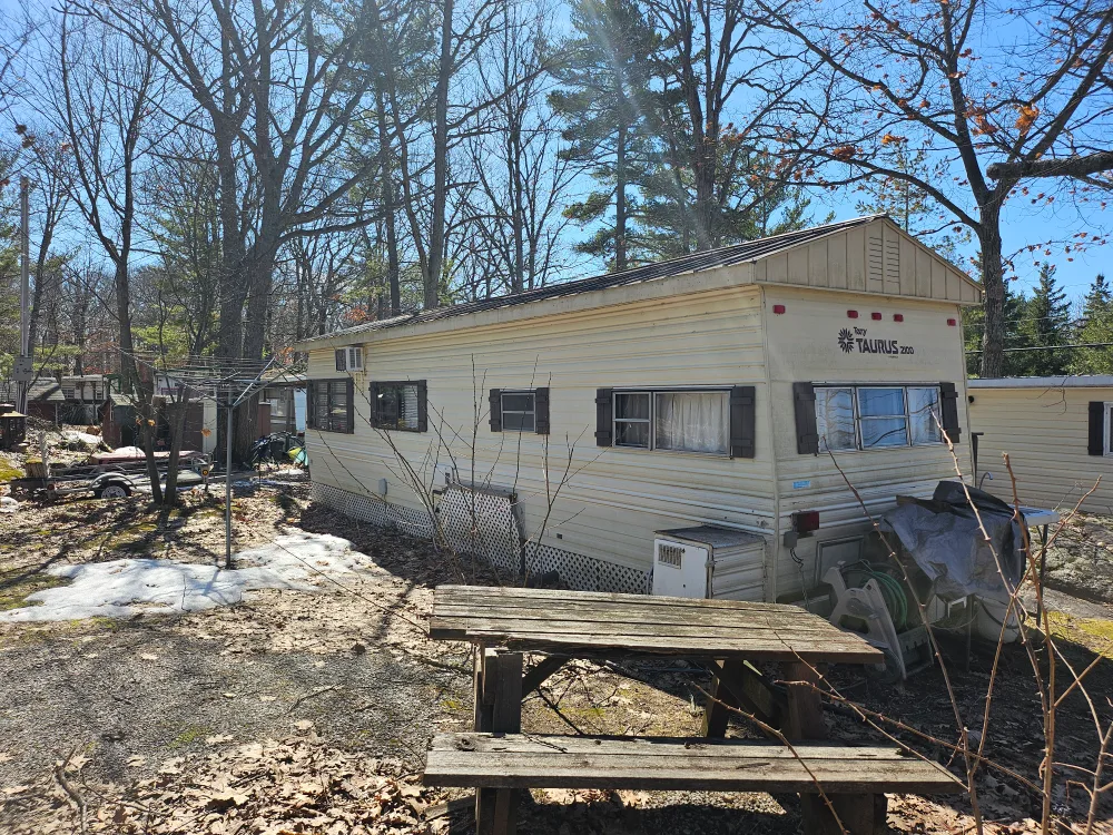 30 ft trailer with roof good condition no rot perfect image indicator(2)