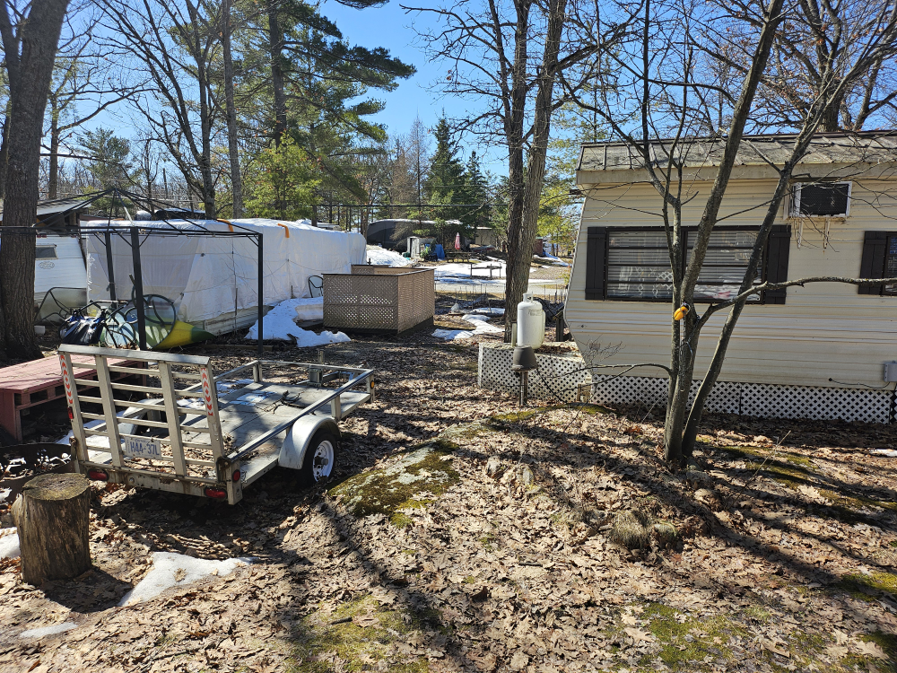 30 ft trailer with roof good condition no rot perfect - photo 3