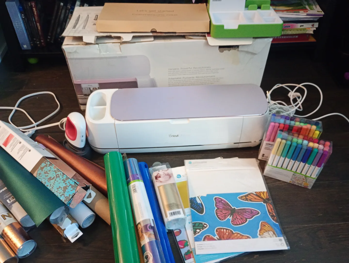 Cricut Maker Bundle with Accessories image indicator(8)