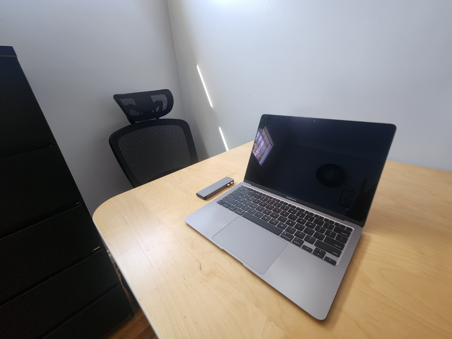 (Excellent) MacBook Air M1 13-inch 2020 + USB-C Hub - photo 3