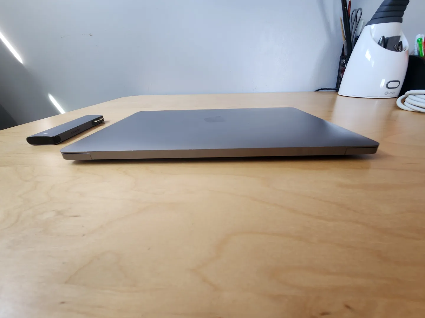 (Excellent) MacBook Air M1 13-inch 2020 + USB-C Hub image indicator(6)