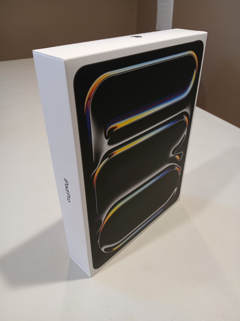 BRAND NEW Apple iPad Pro (7th Generation) 13" 256GB - photo 2