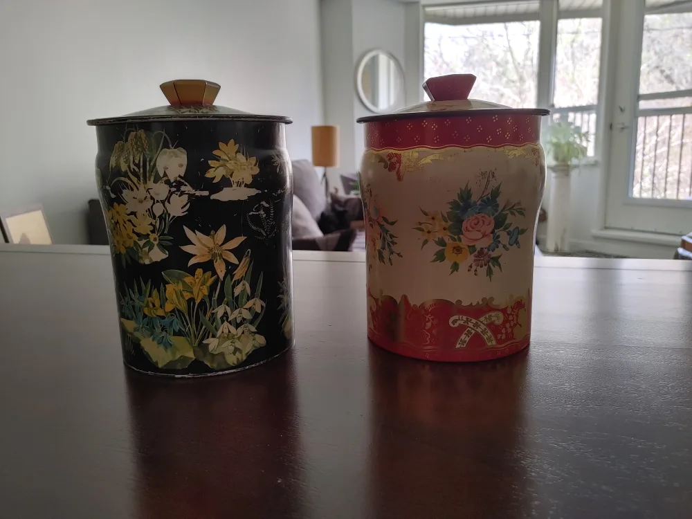 Vintage Floral Decorated Tin Canisters thumbnail