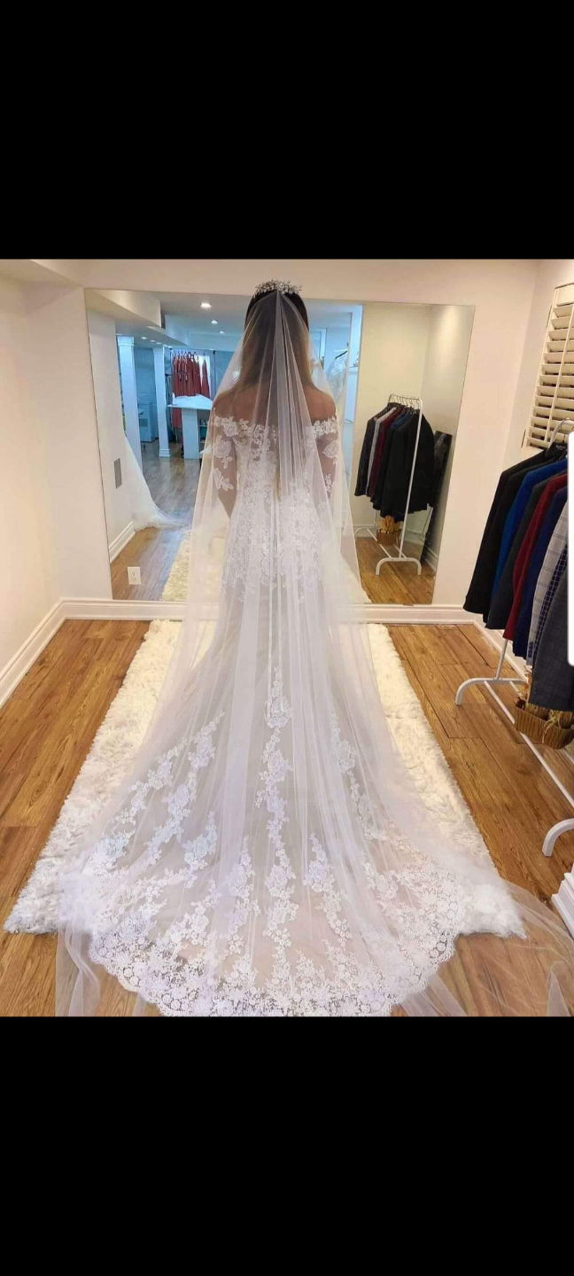 Stunning Off-the-Shoulder Lace Wedding Gown - photo 2