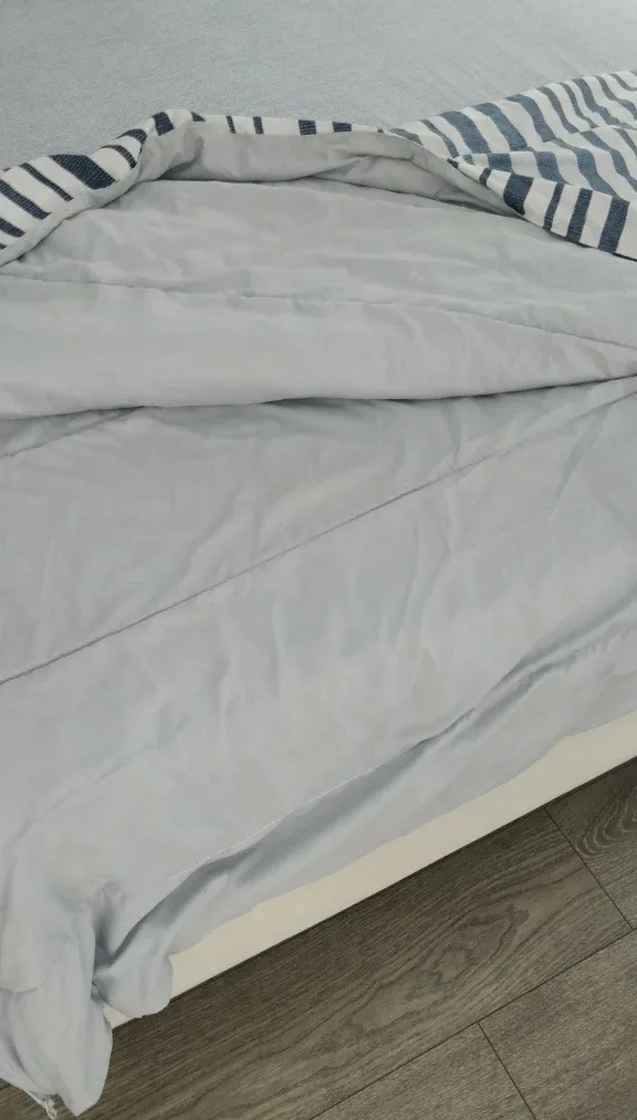 Striped AC Comforter - Lightweight and warm image indicator(2)