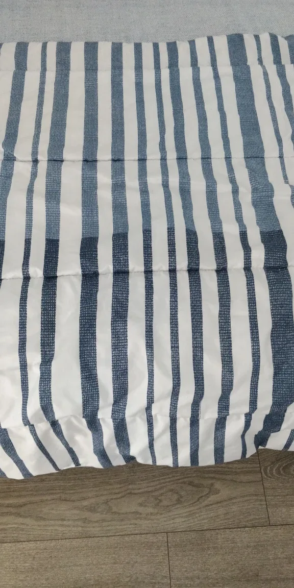Striped AC Comforter - Lightweight and warm image indicator(3)