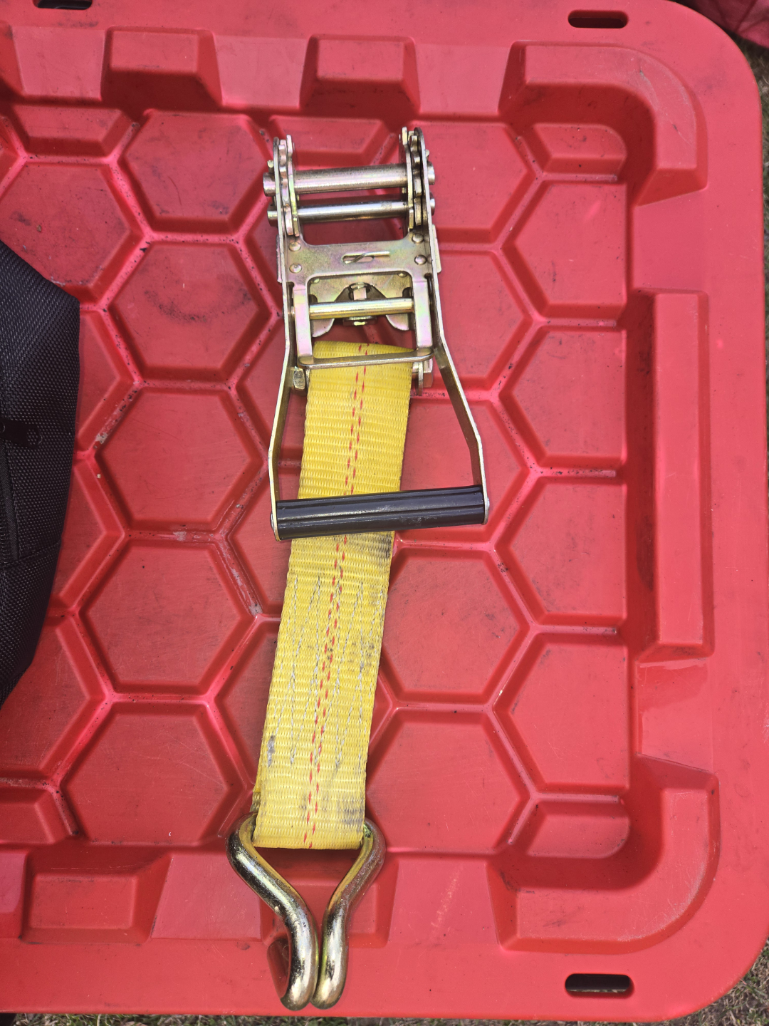 Heavy-duty ratchet strap