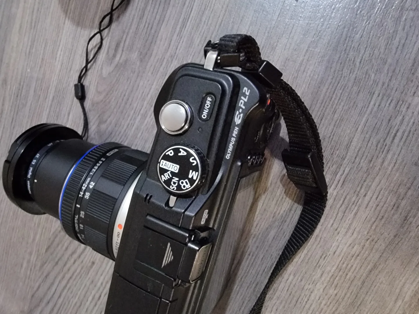 Olympus PEN E-PL2 Mirrorless Camera with Lenses and Accessories image indicator(3)