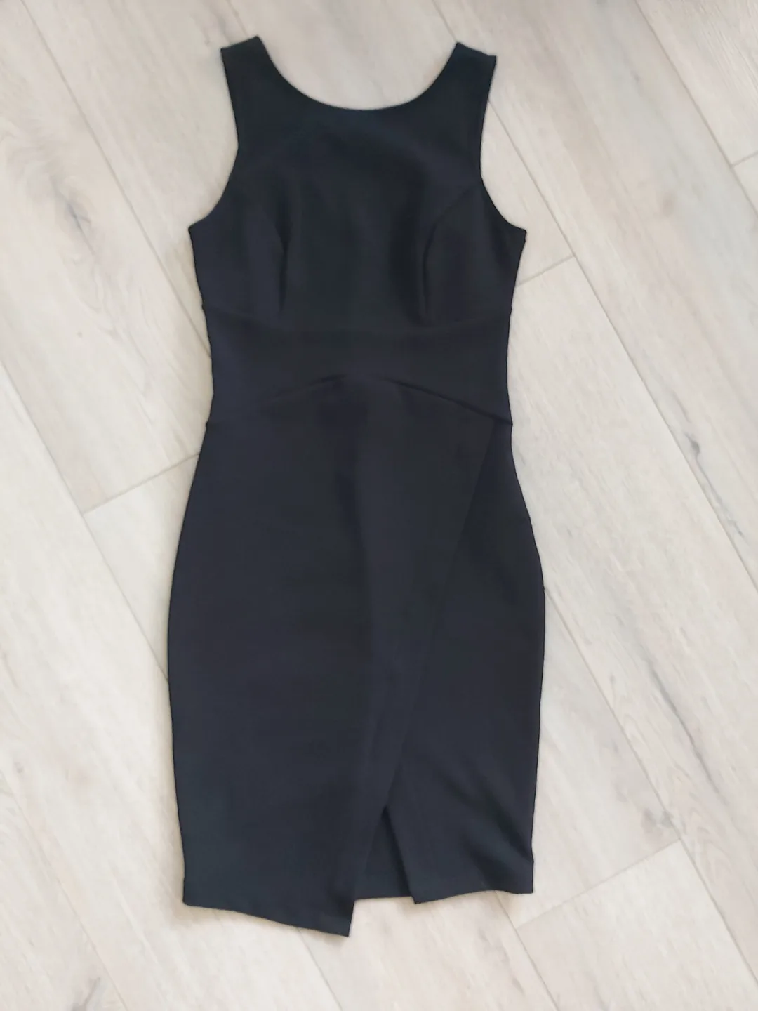 Black Dress thumbnail
