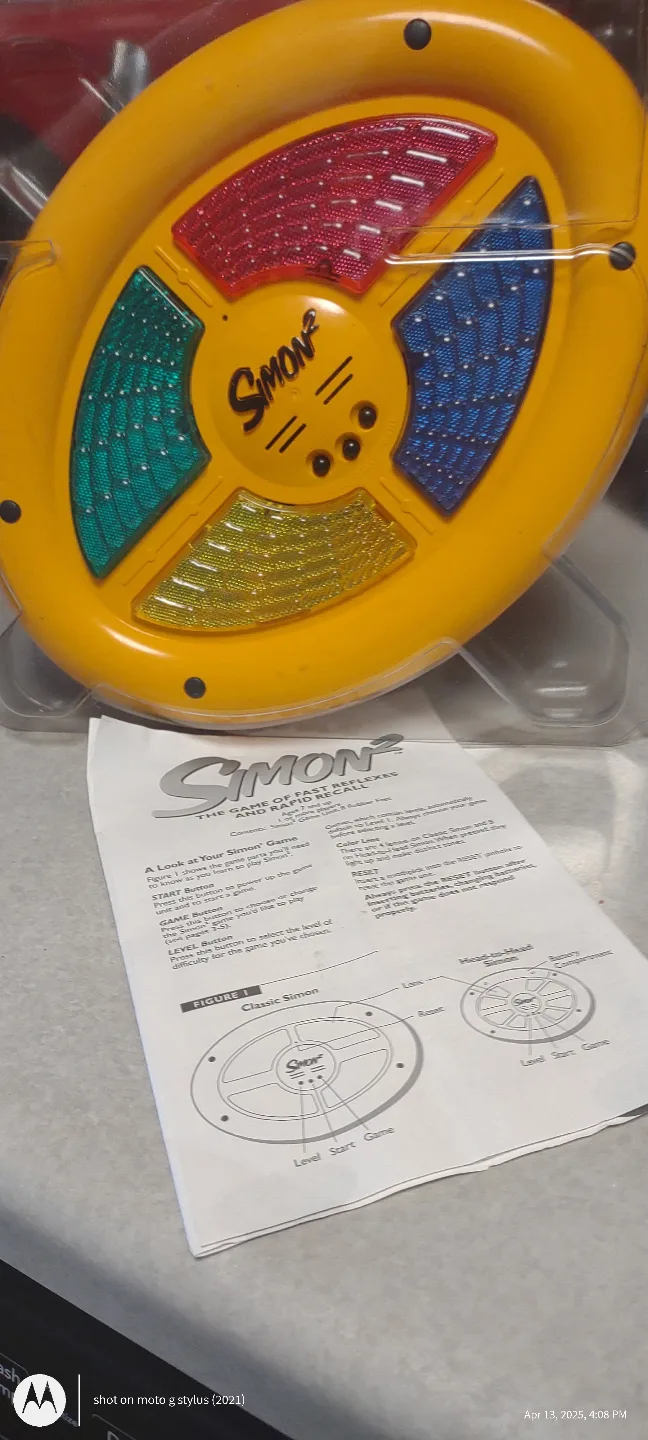 Vintage Simon Electronic Game image indicator(3)